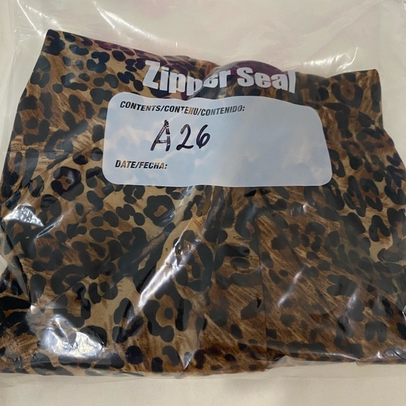 Tradition women 3/4 sleeves leopard print V neckline soft lightweight blouse 10 - Picture 9 of 9